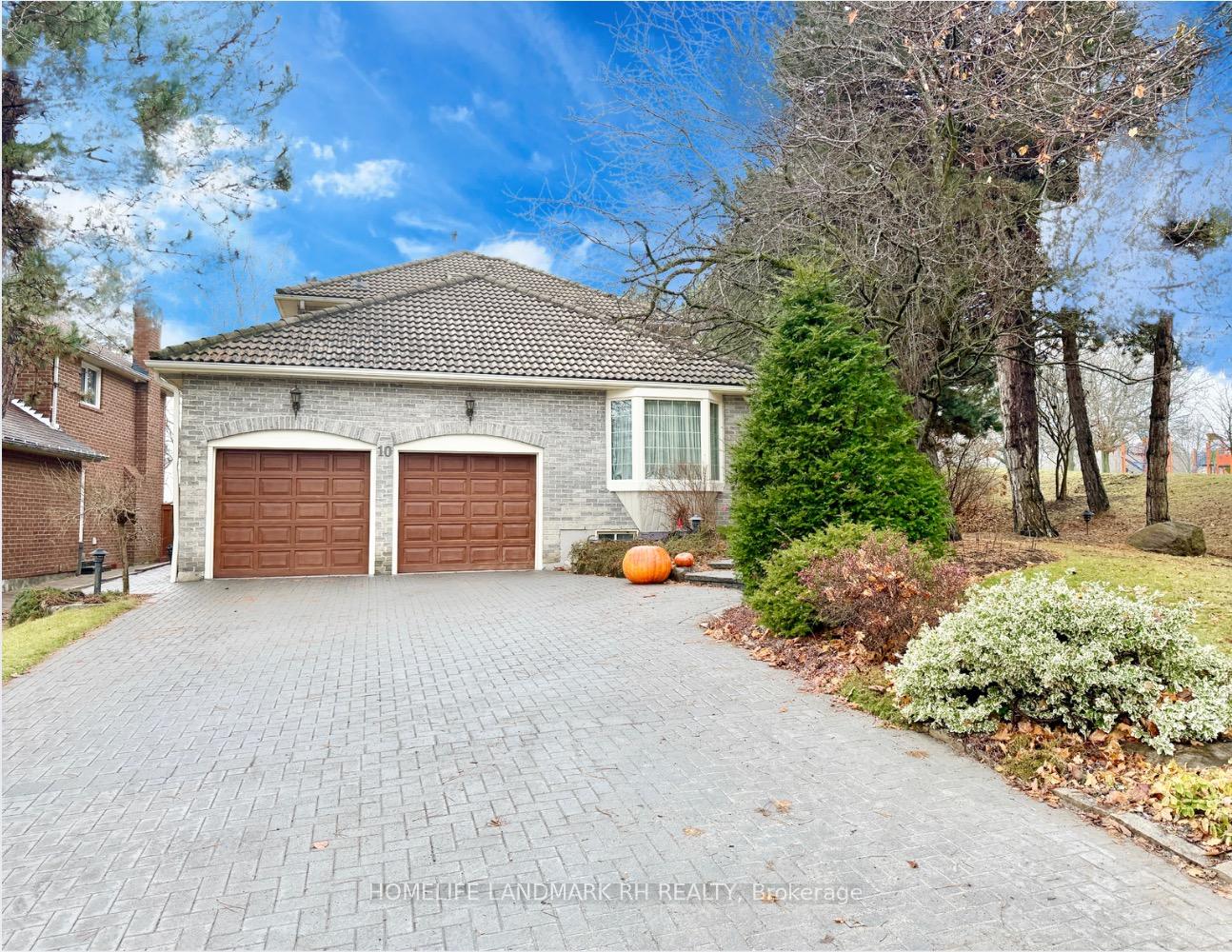 Photo 1 of 10 Montgomery Court, Markham, Buttonville — HOMEH