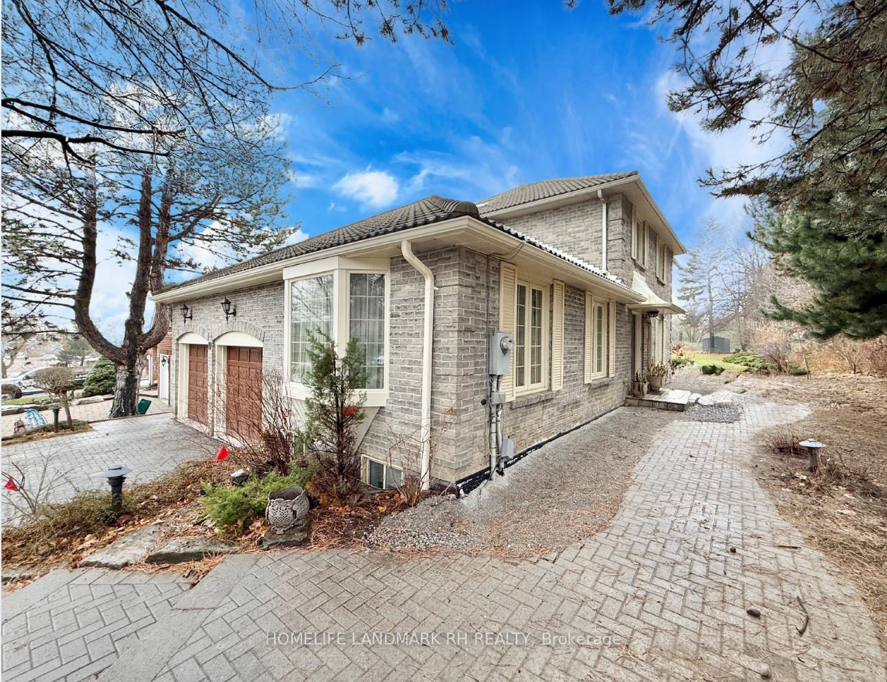 Photo 2 of 10 Montgomery Court, Markham, Buttonville — HOMEH