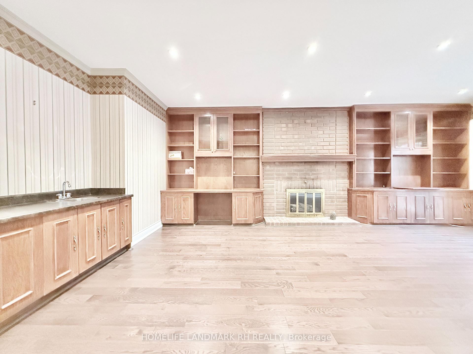 Photo 6 of 10 Montgomery Court, Markham, Buttonville — HOMEH
