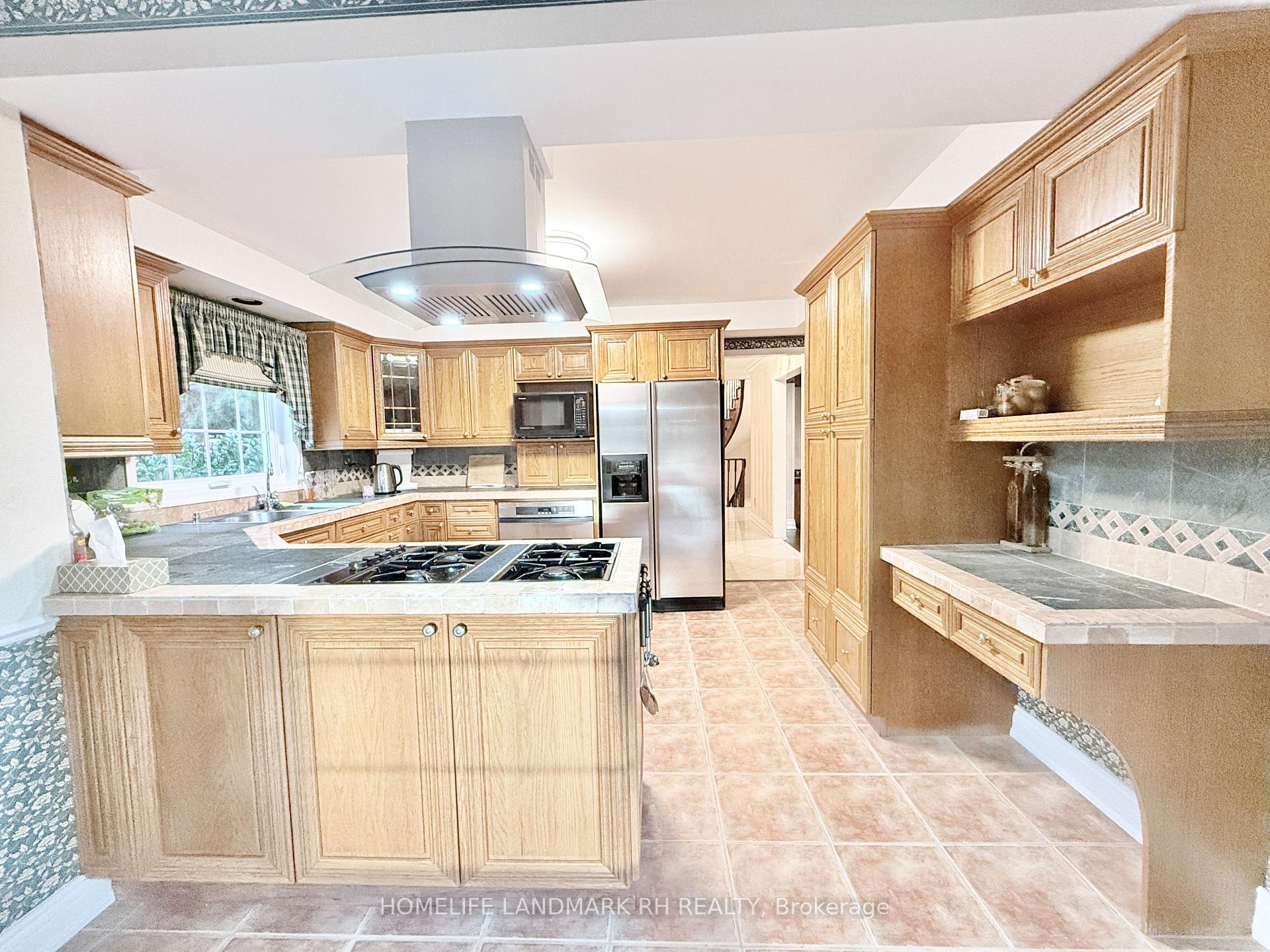 Photo 10 of 10 Montgomery Court, Markham, Buttonville — HOMEH