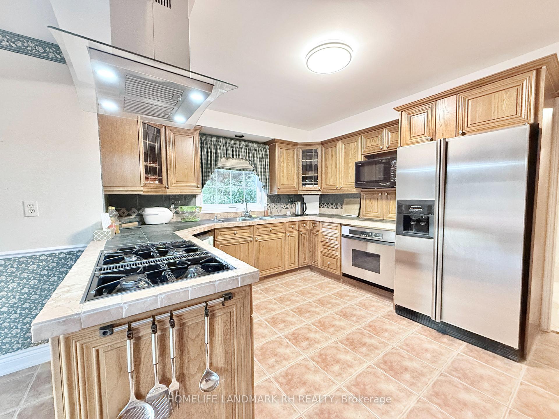 Photo 19 of 10 Montgomery Court, Markham, Buttonville — HOMEH