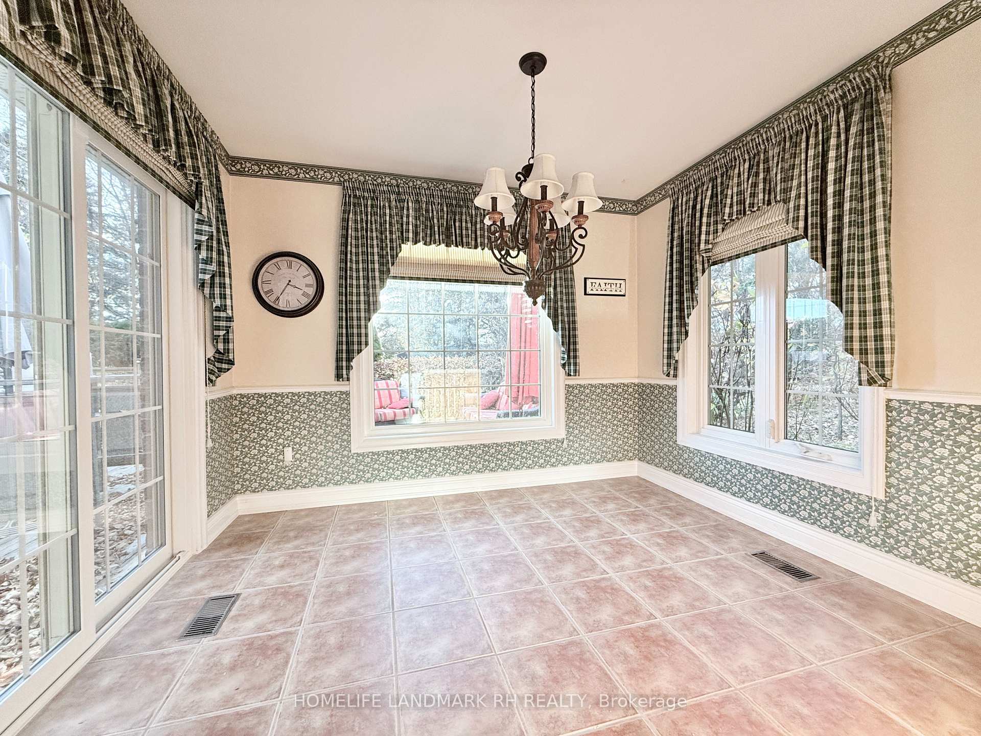 Photo 28 of 10 Montgomery Court, Markham, Buttonville — HOMEH