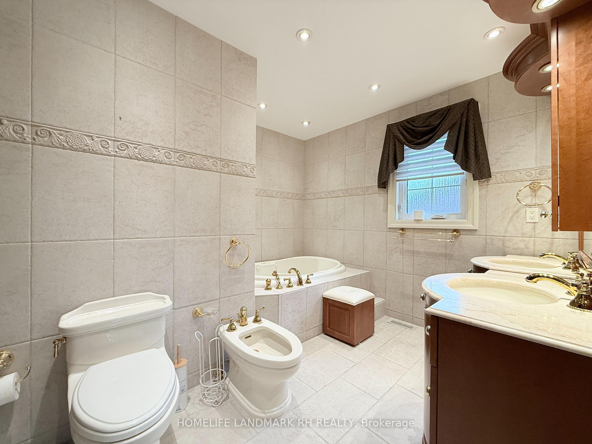 Photo 13 of 10 Montgomery Court, Markham, Buttonville — HOMEH