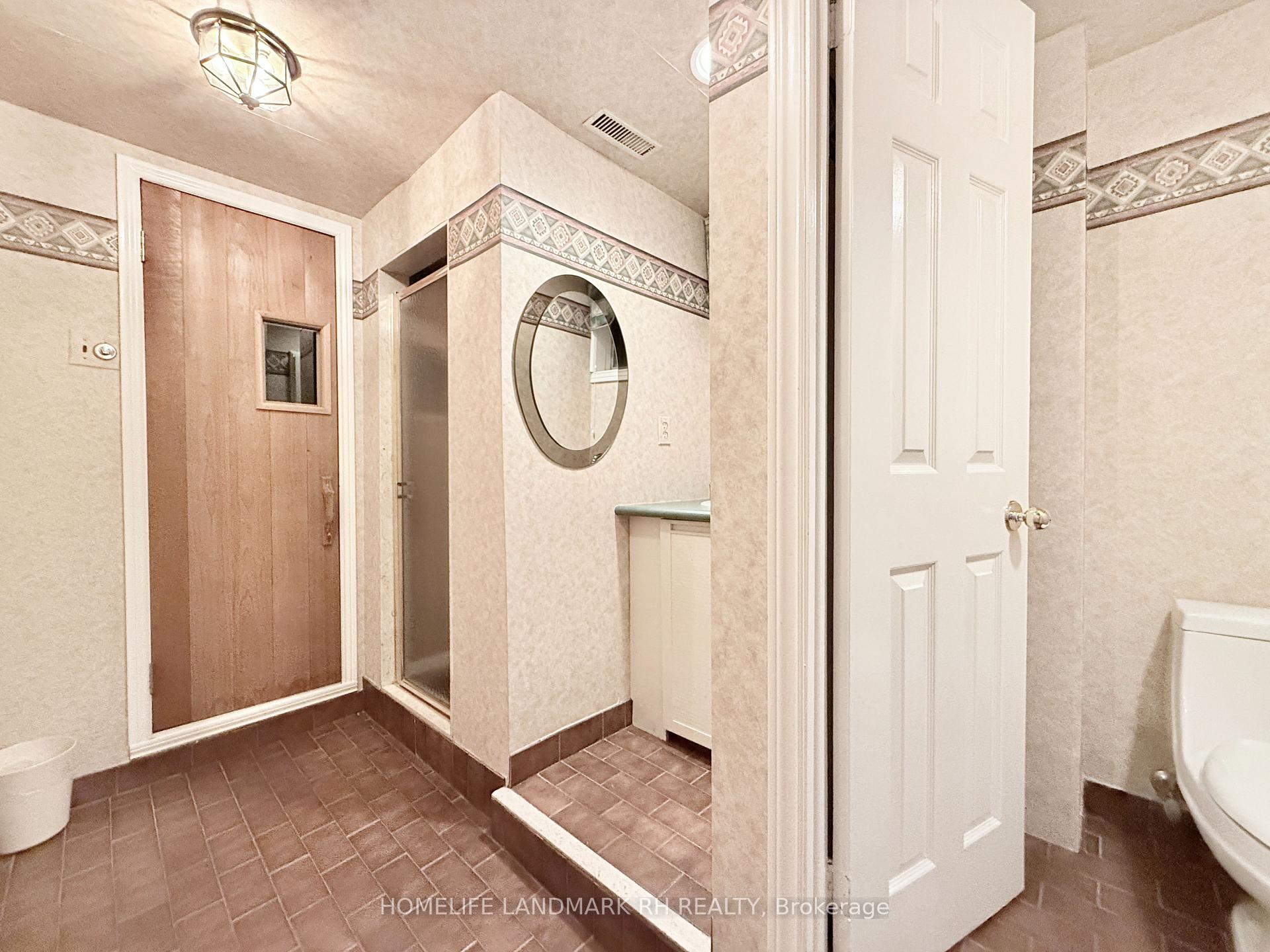 Photo 24 of 10 Montgomery Court, Markham, Buttonville — HOMEH