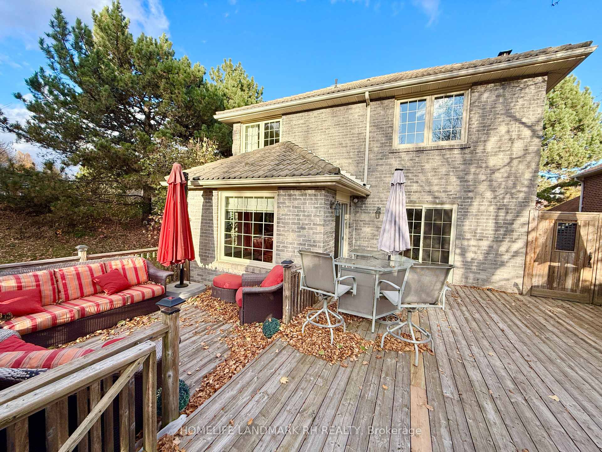Photo 29 of 10 Montgomery Court, Markham, Buttonville — HOMEH