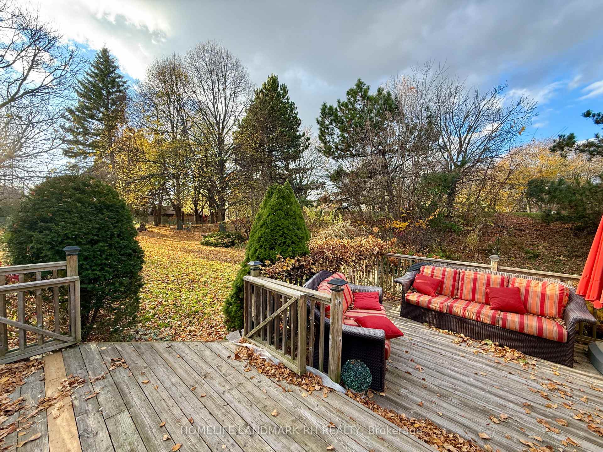 Photo 30 of 10 Montgomery Court, Markham, Buttonville — HOMEH