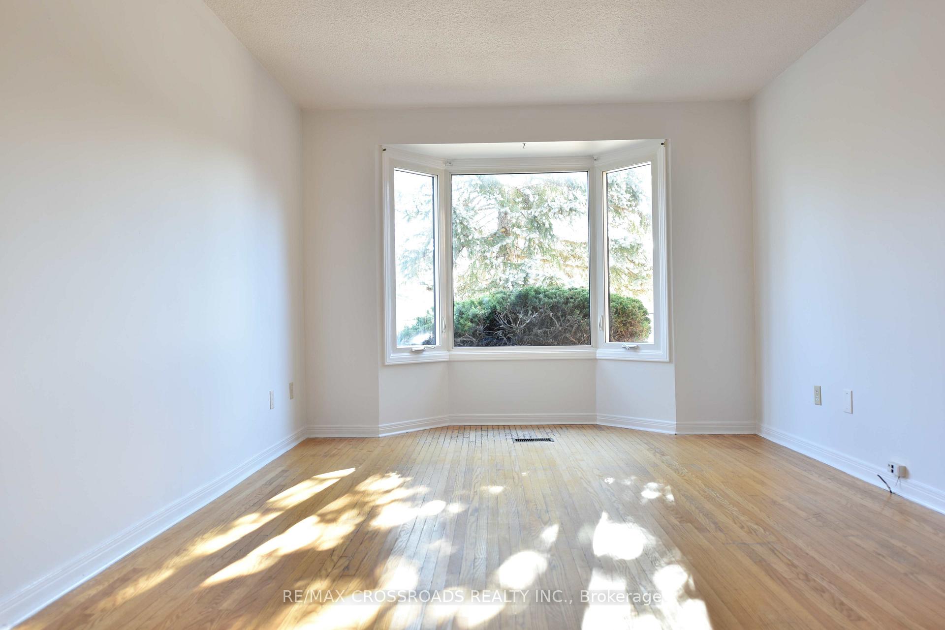 Photo 2 of 32 Buchanan Drive, Markham, Unionville — HOMEH