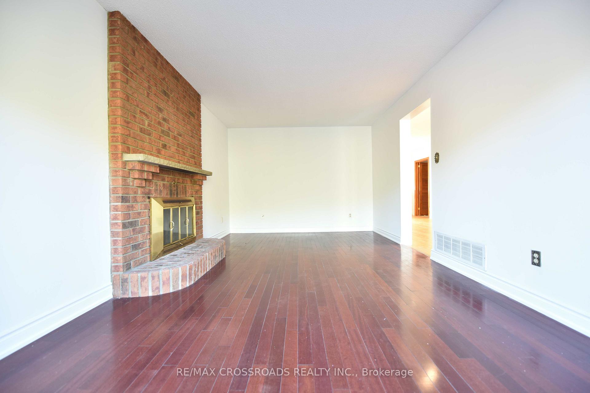 Photo 3 of 32 Buchanan Drive, Markham, Unionville — HOMEH