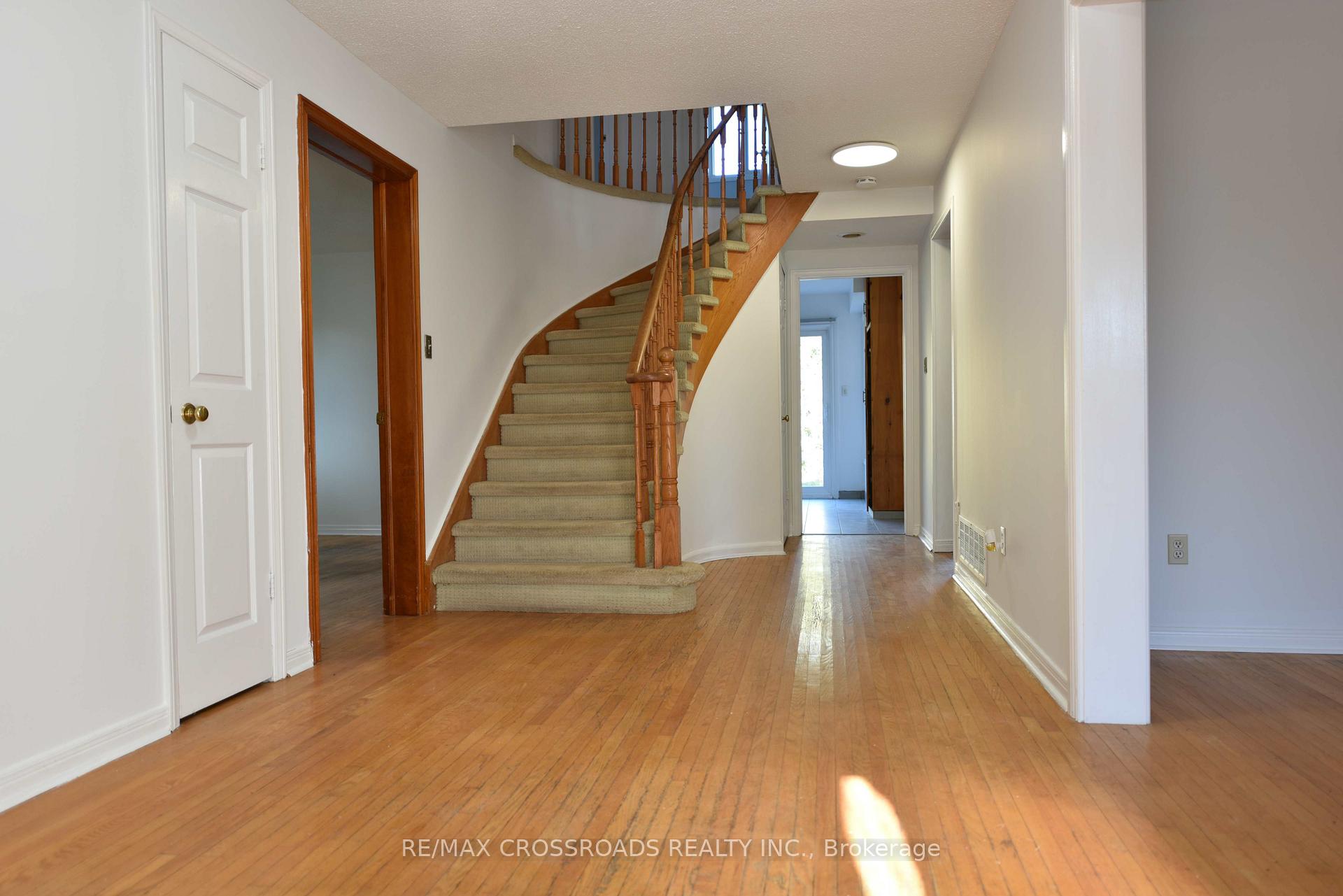 Photo 4 of 32 Buchanan Drive, Markham, Unionville — HOMEH