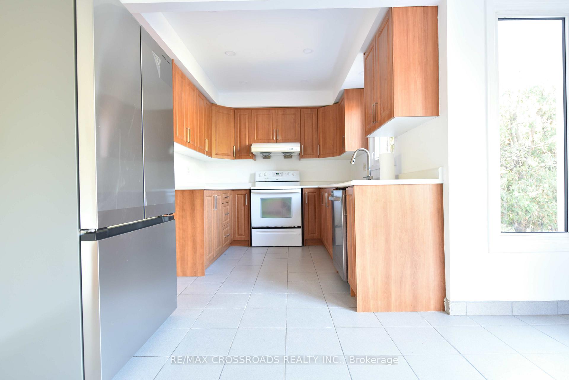 Photo 5 of 32 Buchanan Drive, Markham, Unionville — HOMEH