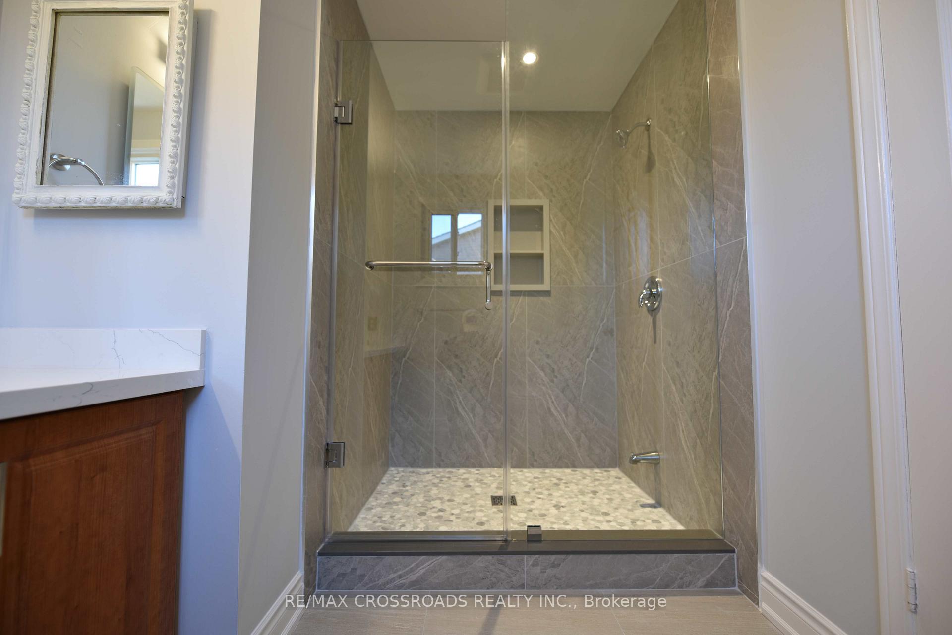 Photo 8 of 32 Buchanan Drive, Markham, Unionville — HOMEH