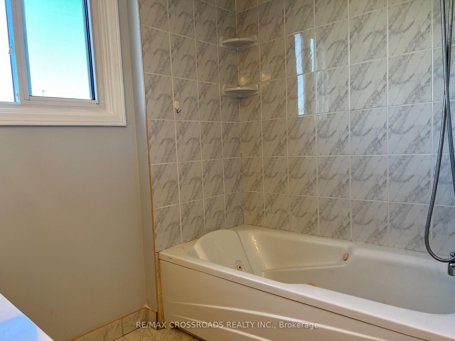 Photo 10 of 32 Buchanan Drive, Markham, Unionville — HOMEH
