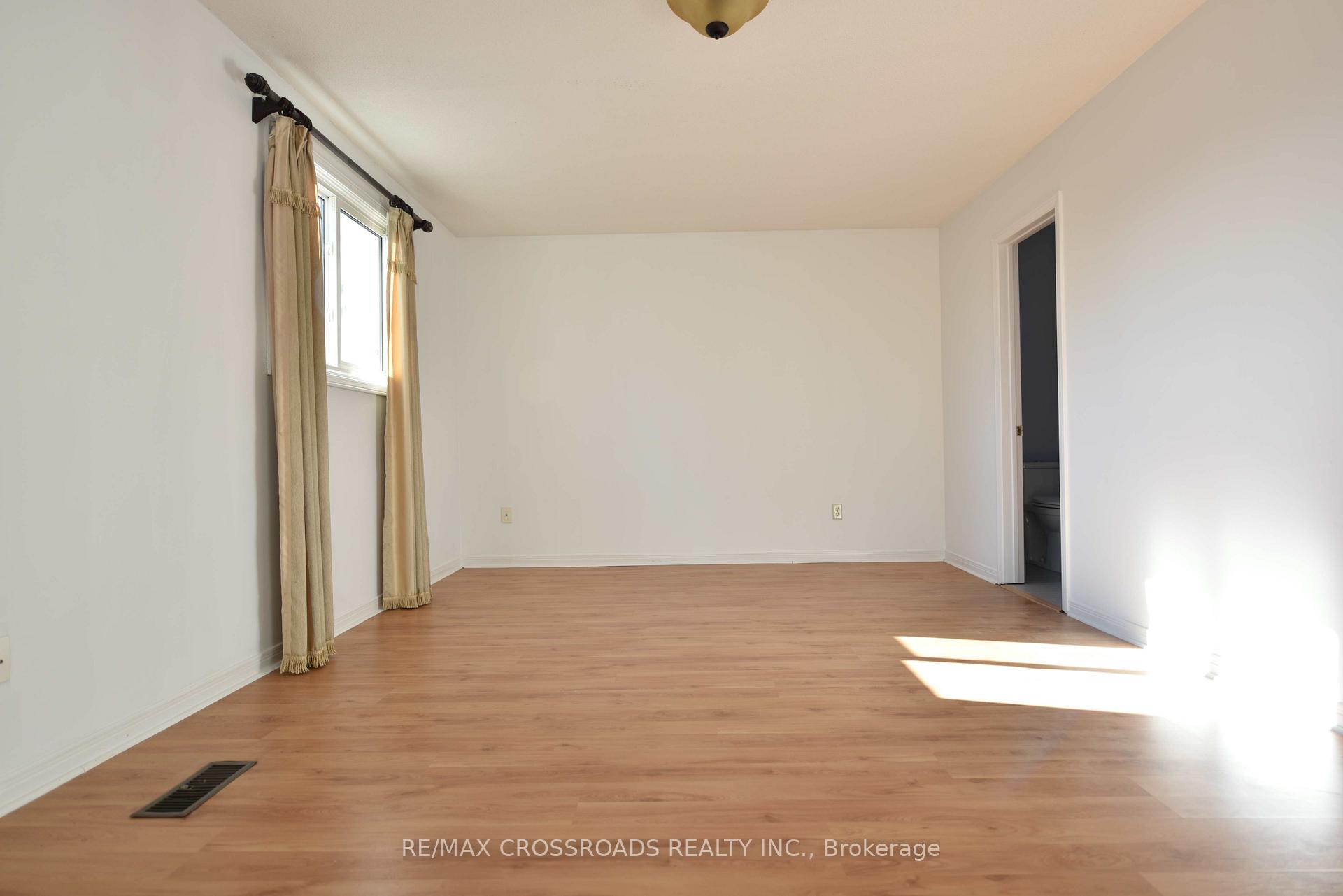 Photo 13 of 32 Buchanan Drive, Markham, Unionville — HOMEH
