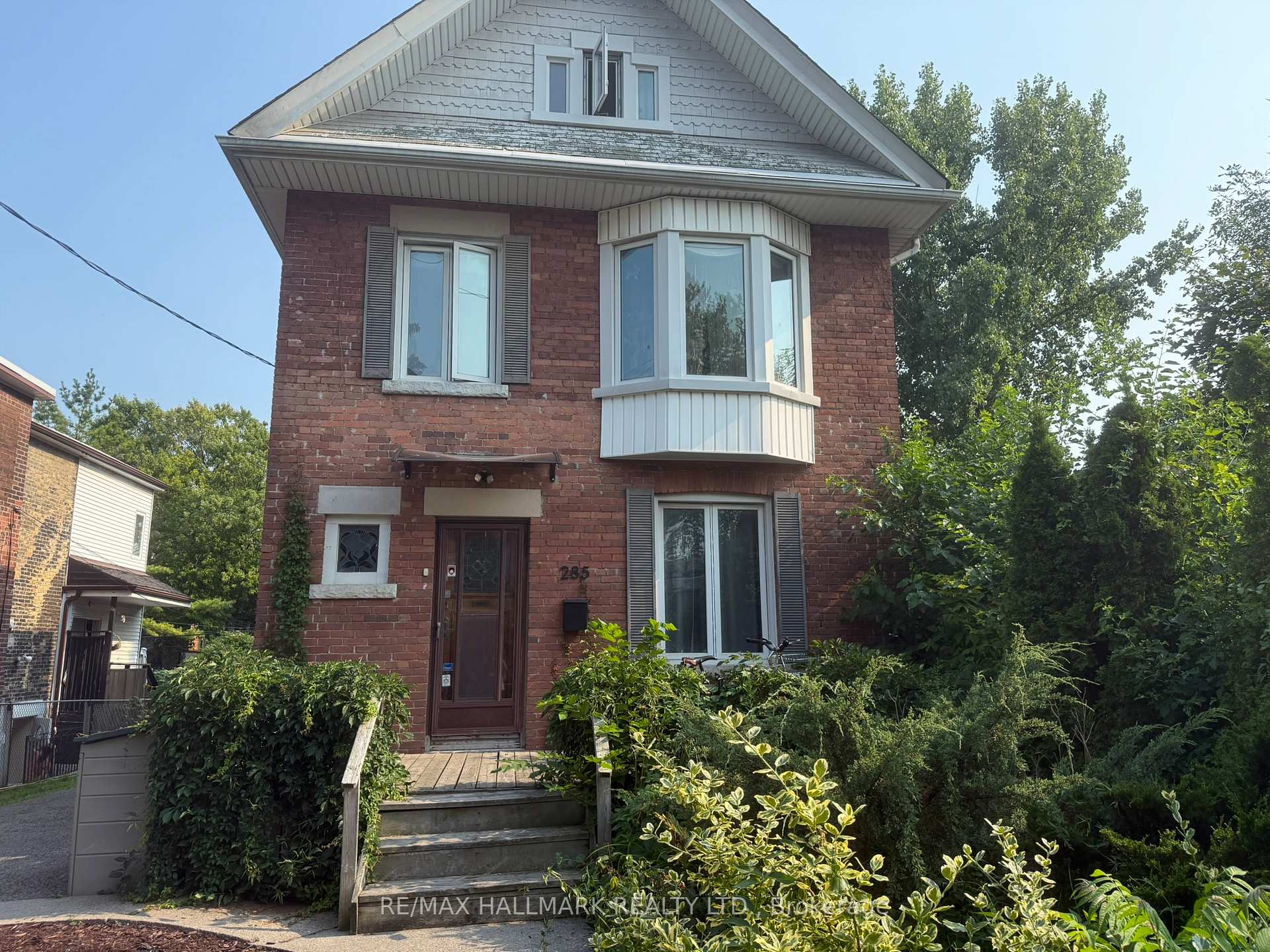 Front of Unit Main, 285 Bain Avenue