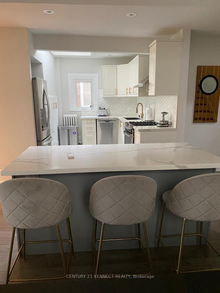 Photo 3 of 524 Castlefield Avenue, Toronto, Forest Hill North — HOMEH