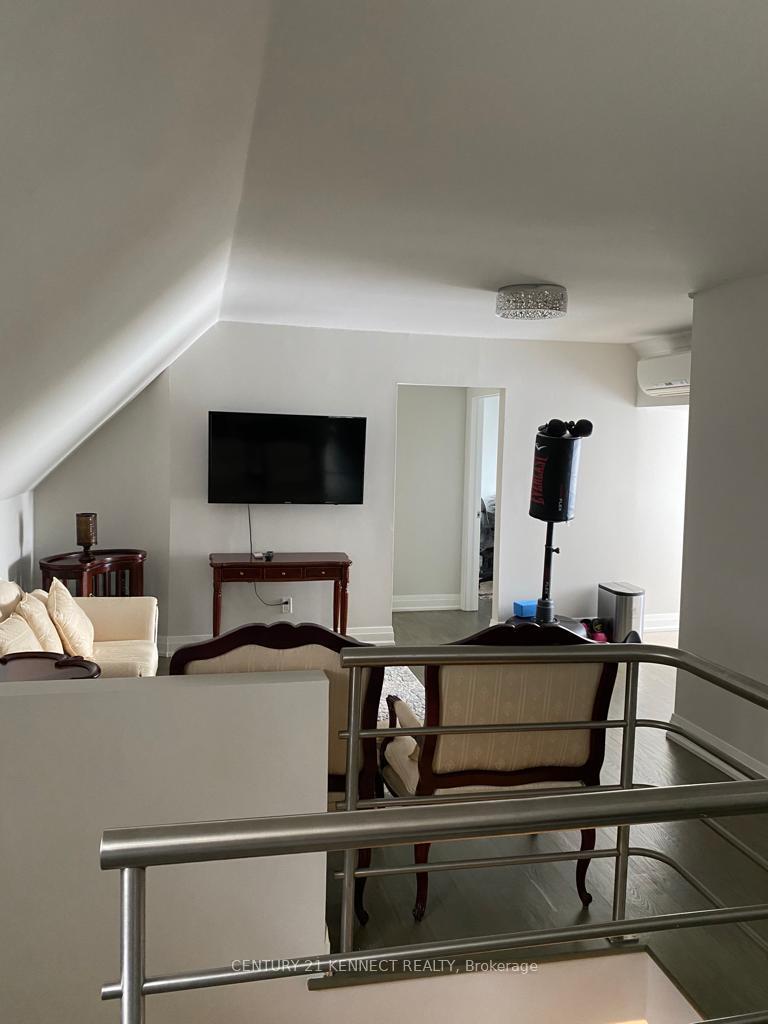 Photo 17 of 524 Castlefield Avenue, Toronto, Forest Hill North — HOMEH