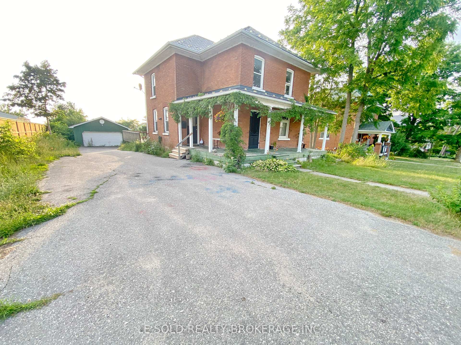 Front of 438 Osborne Street