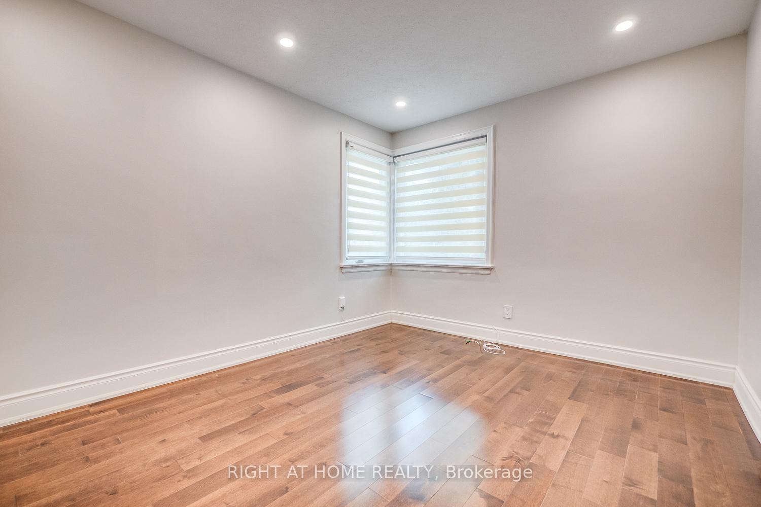 Photo 7 of 76 Caribou Road E, Toronto, Bedford Park-Nortown — HOMEH