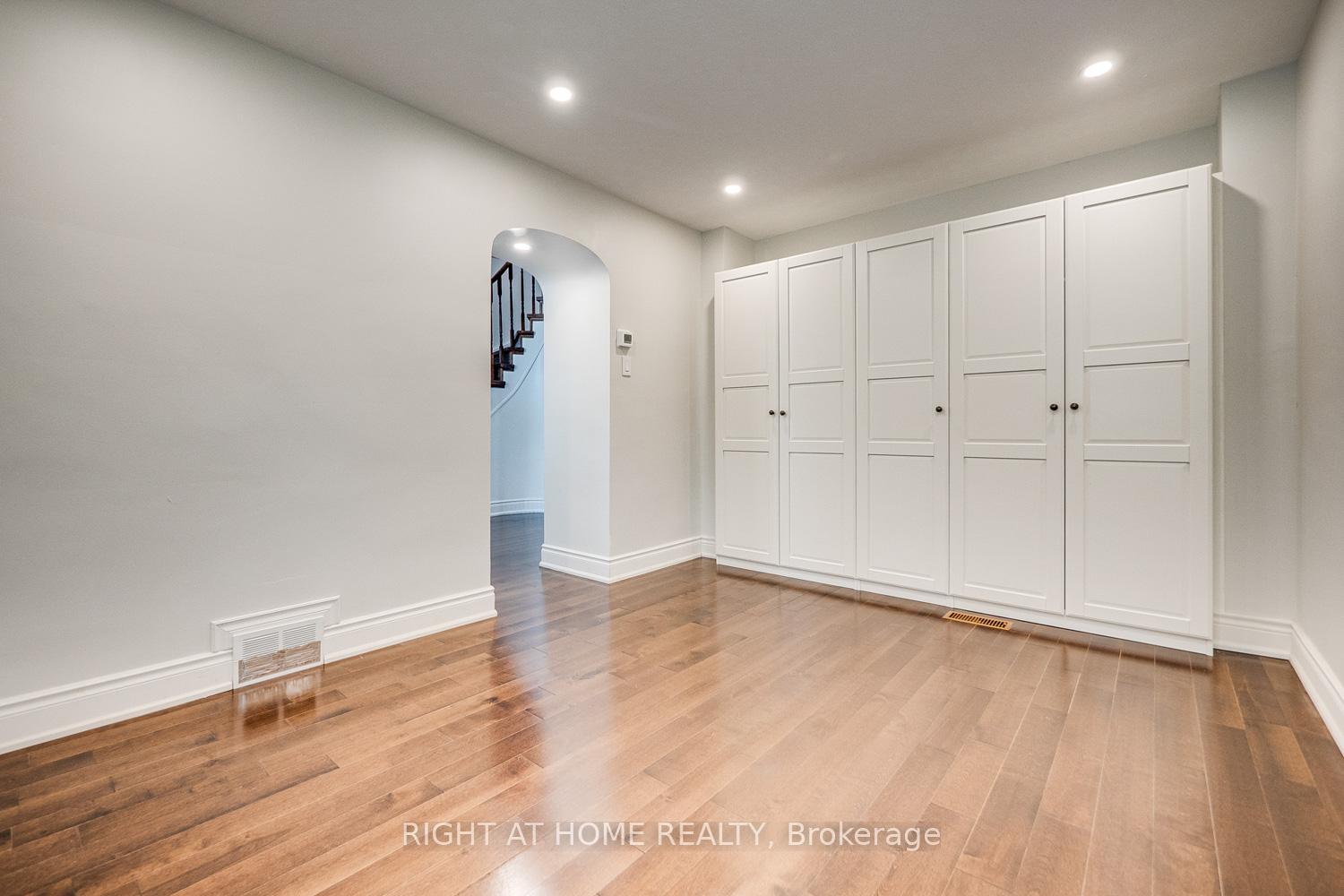 Photo 8 of 76 Caribou Road E, Toronto, Bedford Park-Nortown — HOMEH