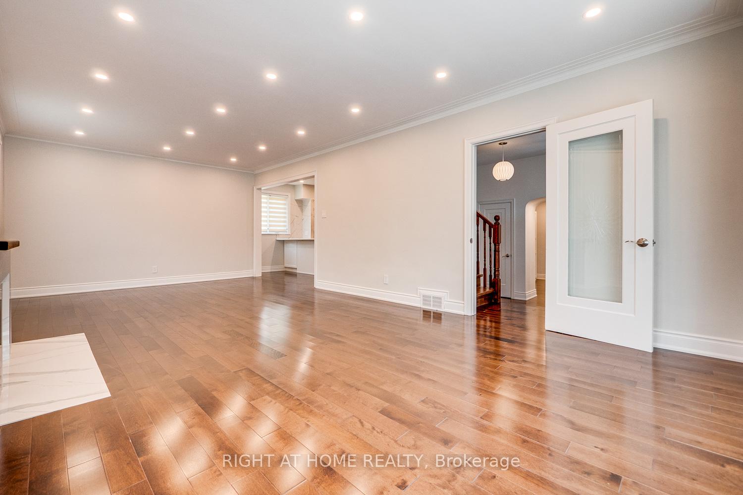 Photo 11 of 76 Caribou Road E, Toronto, Bedford Park-Nortown — HOMEH