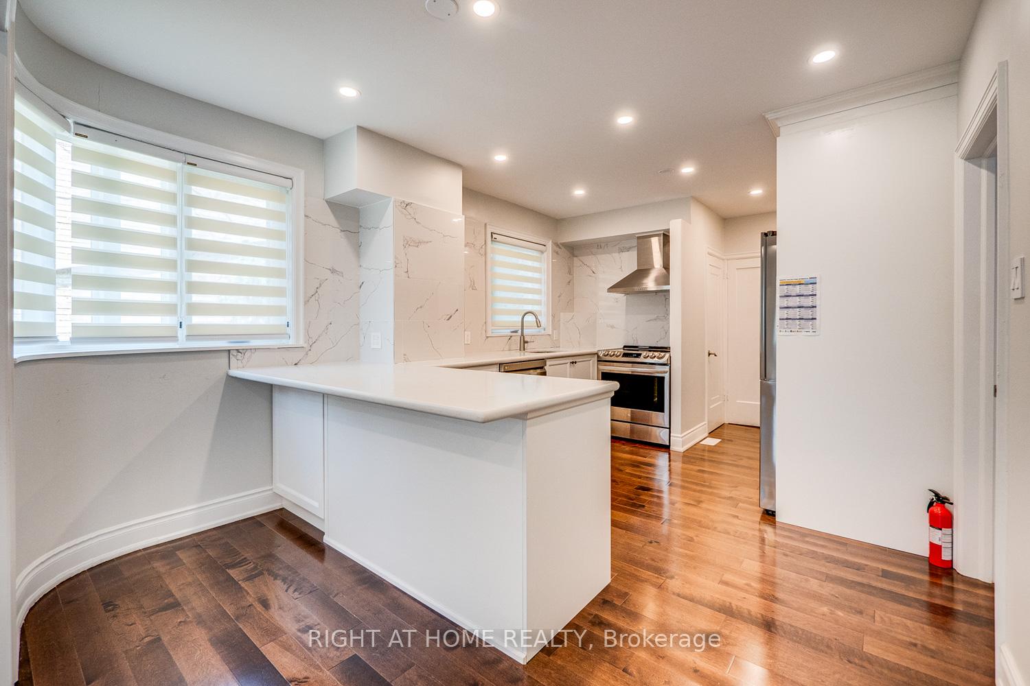 Photo 14 of 76 Caribou Road E, Toronto, Bedford Park-Nortown — HOMEH