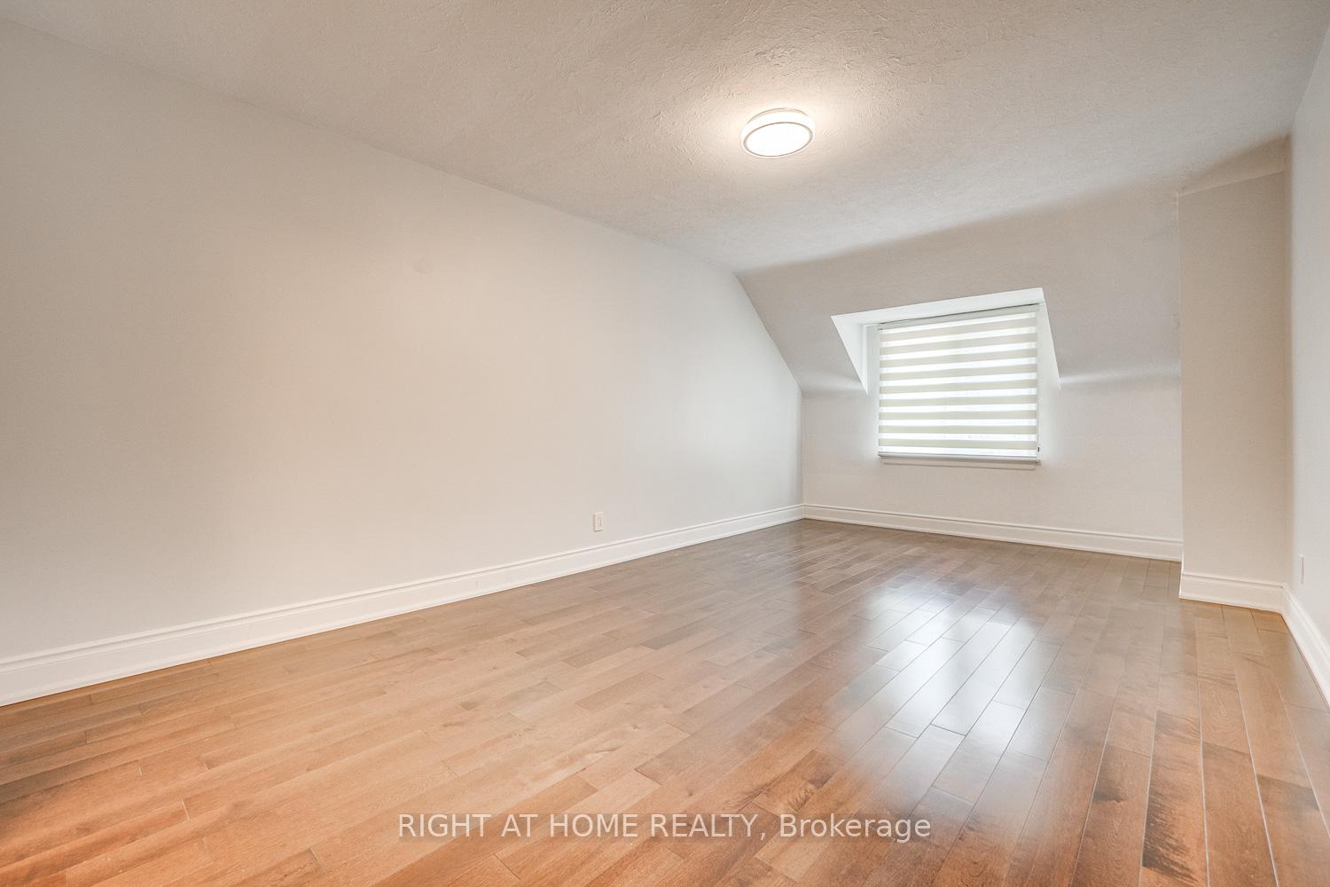 Photo 17 of 76 Caribou Road E, Toronto, Bedford Park-Nortown — HOMEH