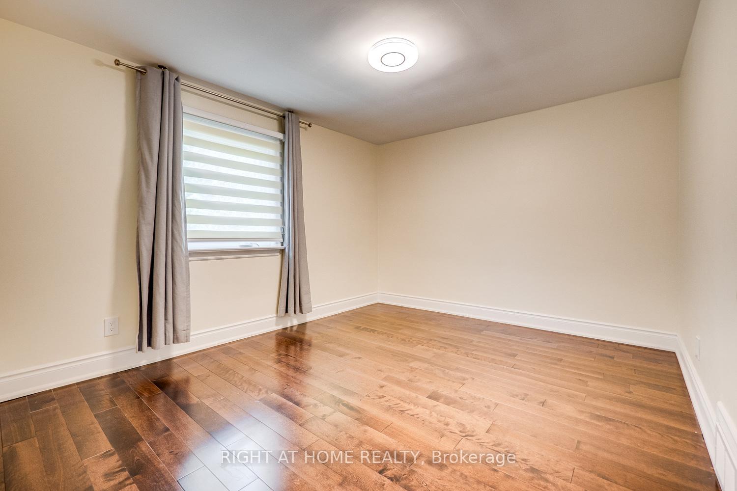 Photo 24 of 76 Caribou Road E, Toronto, Bedford Park-Nortown — HOMEH