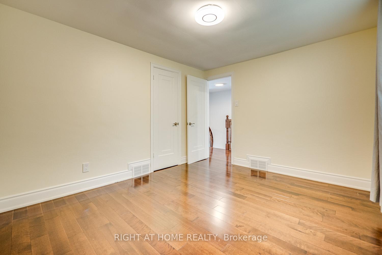 Photo 25 of 76 Caribou Road E, Toronto, Bedford Park-Nortown — HOMEH