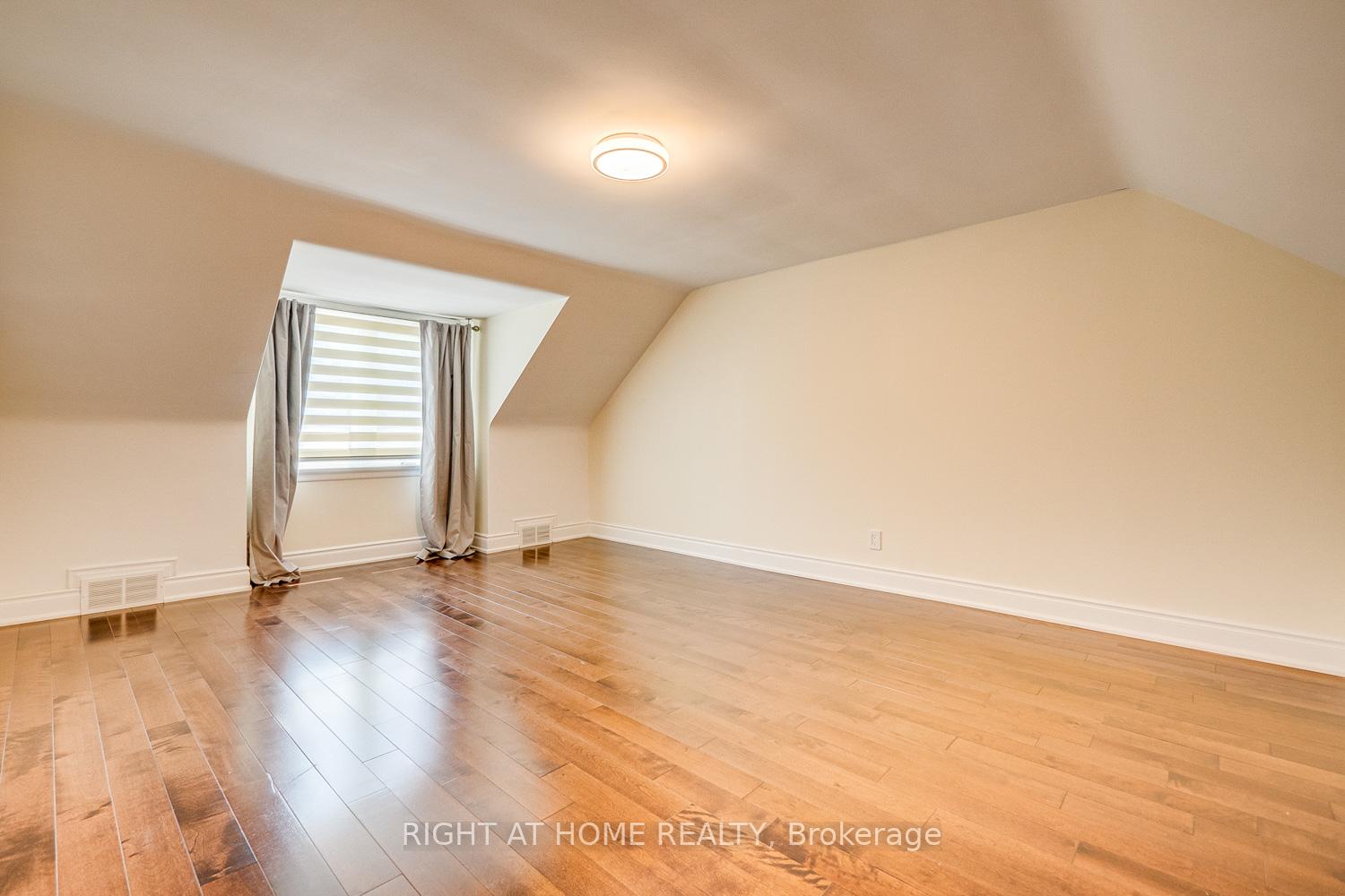 Photo 30 of 76 Caribou Road E, Toronto, Bedford Park-Nortown — HOMEH