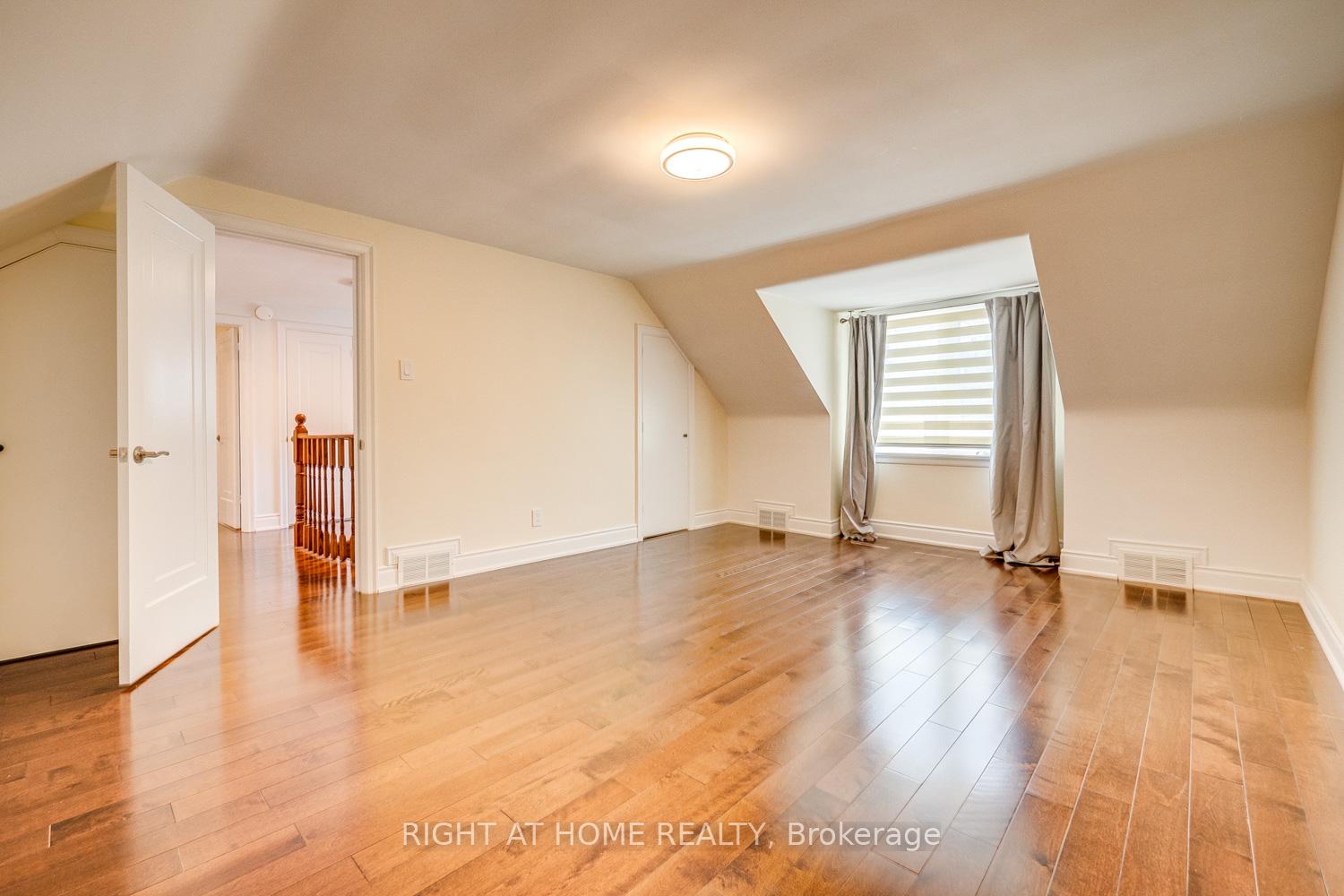 Photo 31 of 76 Caribou Road E, Toronto, Bedford Park-Nortown — HOMEH