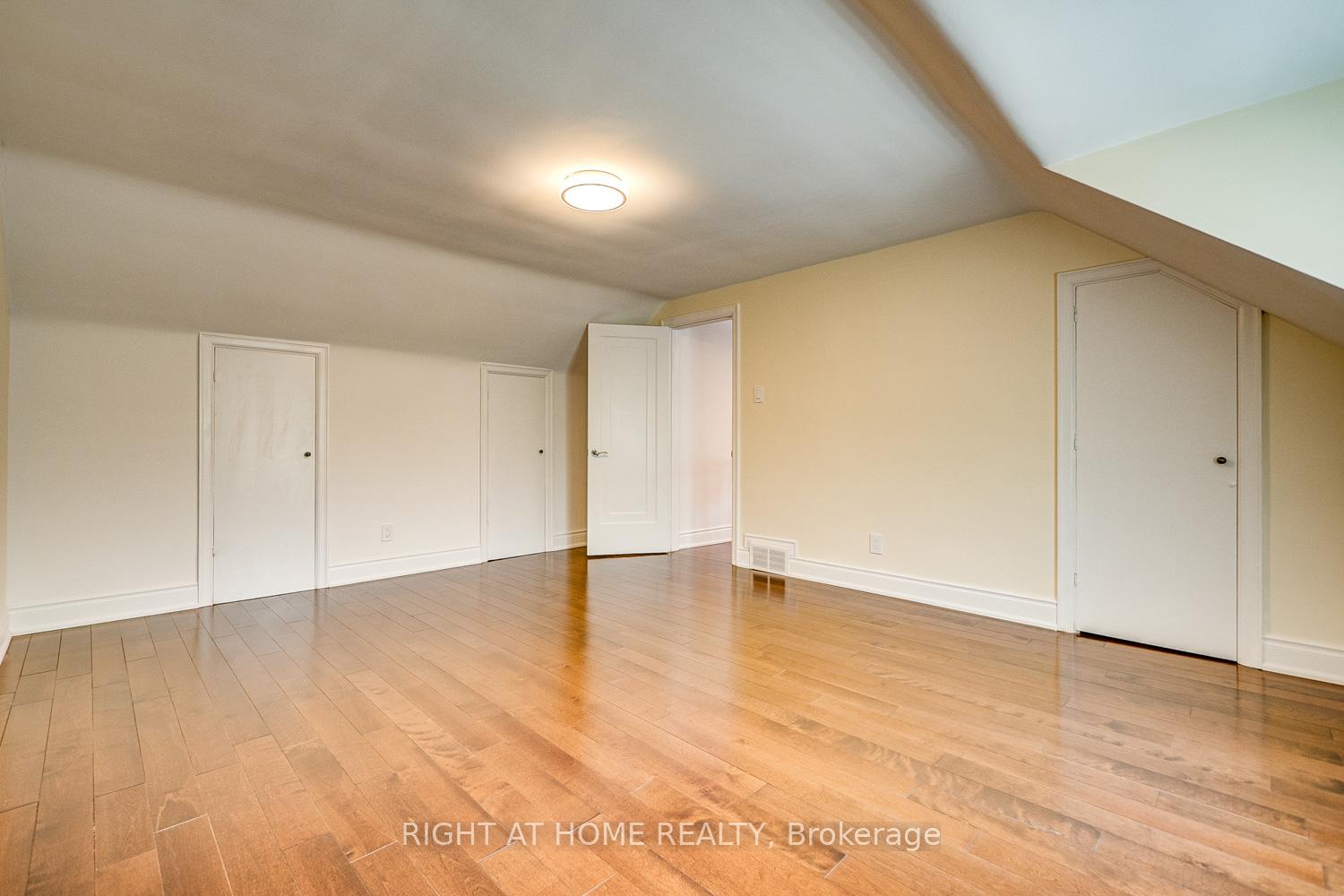 Photo 33 of 76 Caribou Road E, Toronto, Bedford Park-Nortown — HOMEH