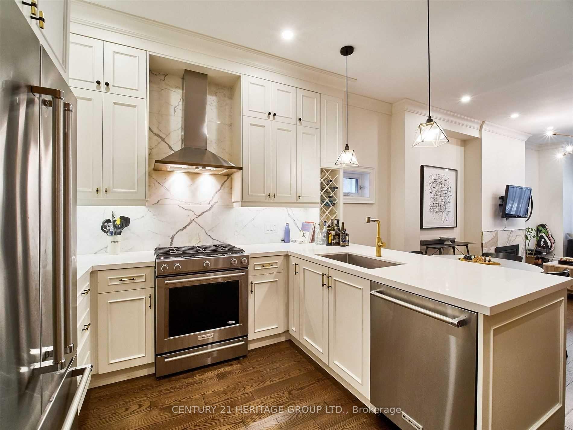 Photo 4 of Unit 1, 305 Mutual Street, Toronto, Church-Yonge Corridor — HOMEH