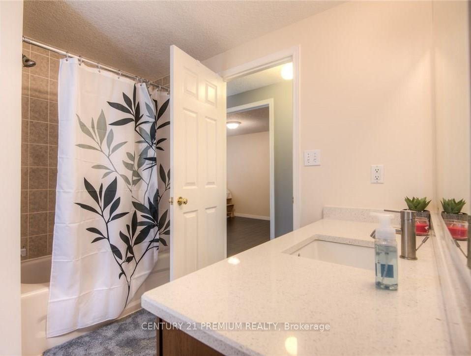 Photo 16 of 640 Activa Avenue, Kitchener — HOMEH