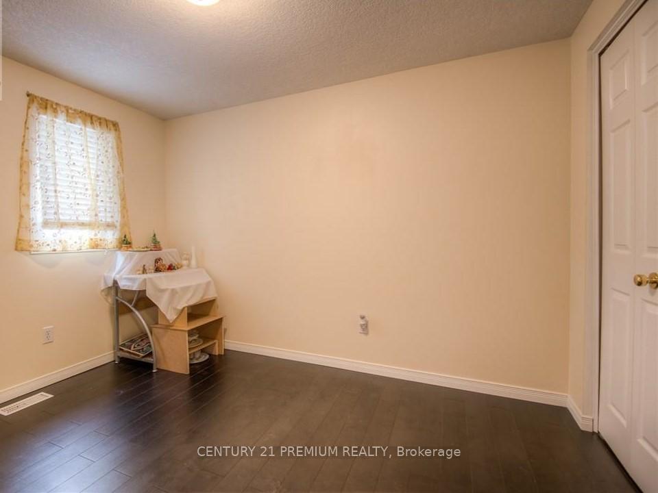 Photo 18 of 640 Activa Avenue, Kitchener — HOMEH