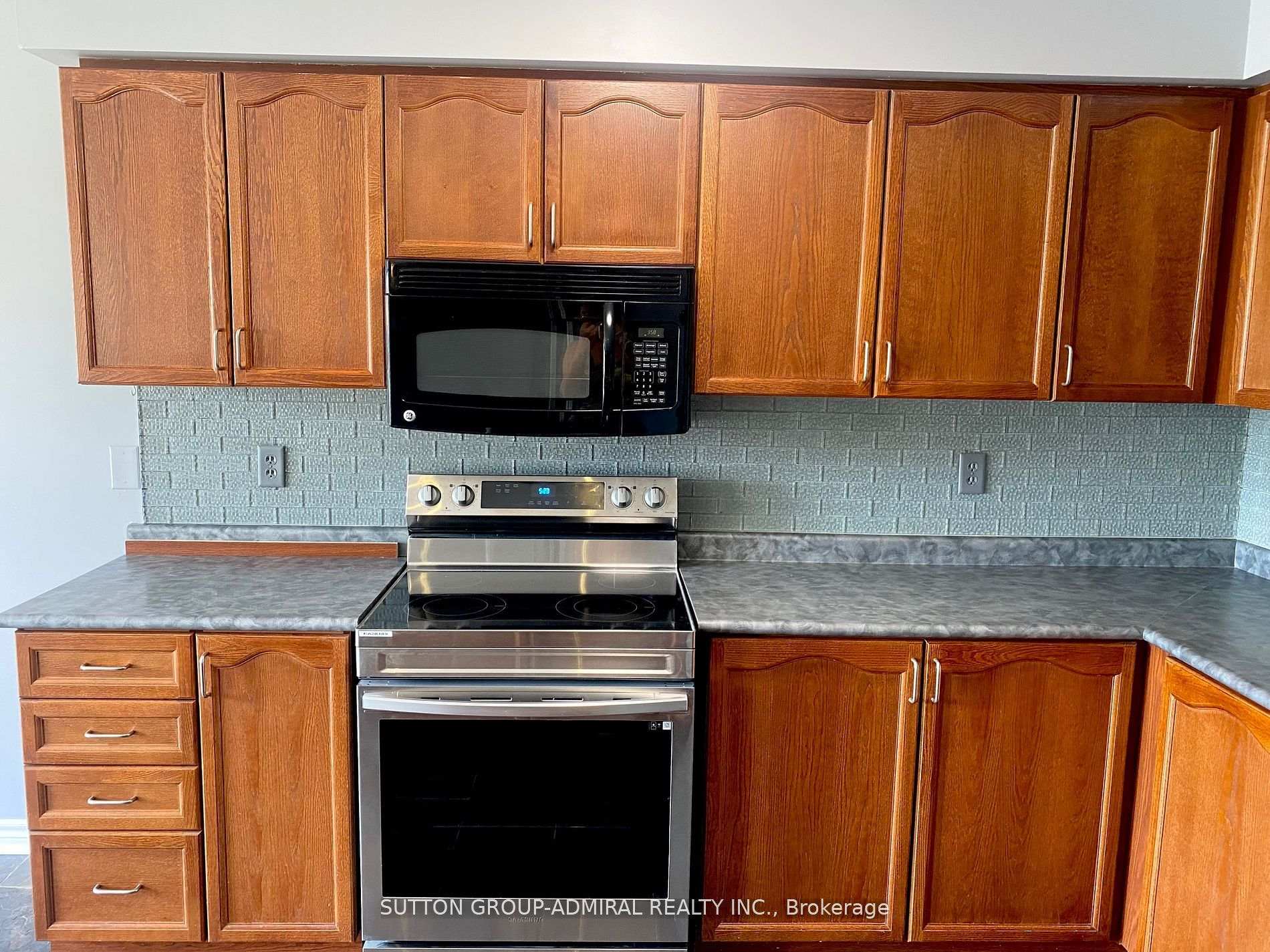 Photo 10 of Unit Main, 50 Maple Crown Terrace, Barrie, Innis-Shore — HOMEH