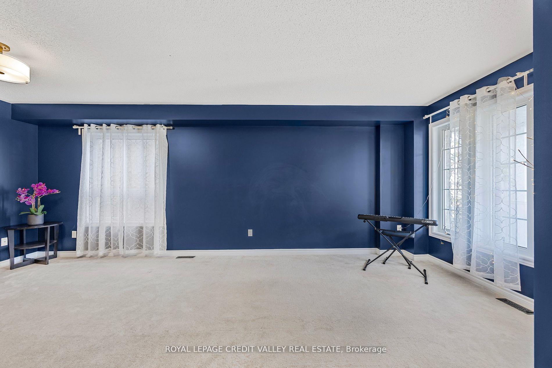 Photo 2 of 157 Succession Crescent, Barrie, Innis-Shore — HOMEH