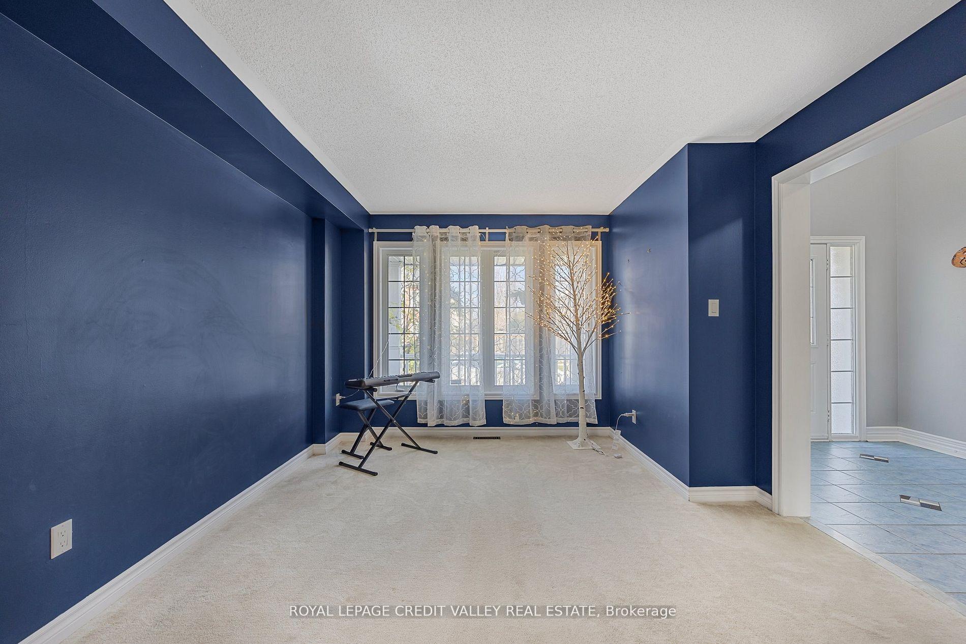 Photo 4 of 157 Succession Crescent, Barrie, Innis-Shore — HOMEH