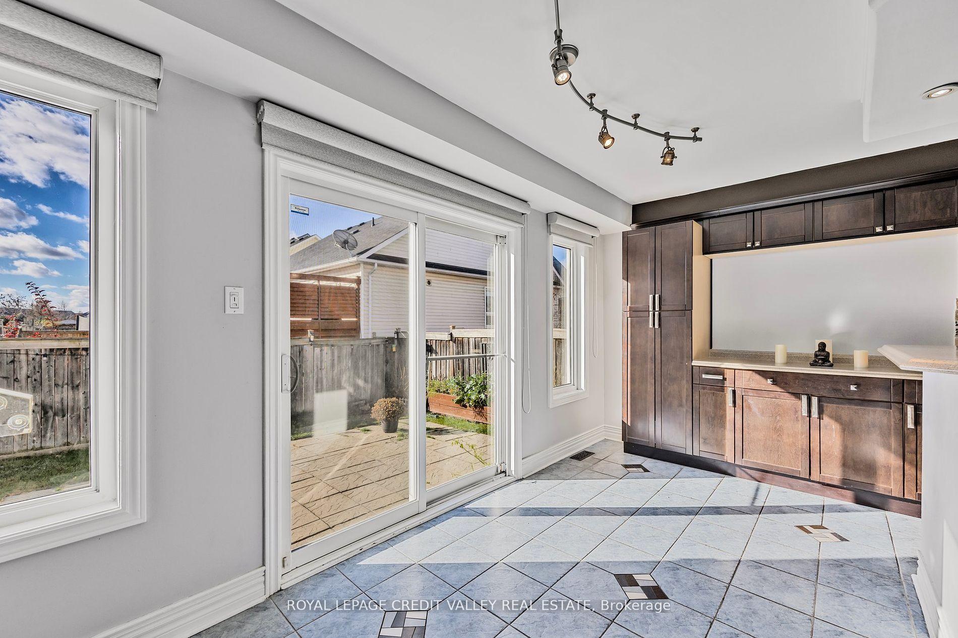 Photo 13 of 157 Succession Crescent, Barrie, Innis-Shore — HOMEH