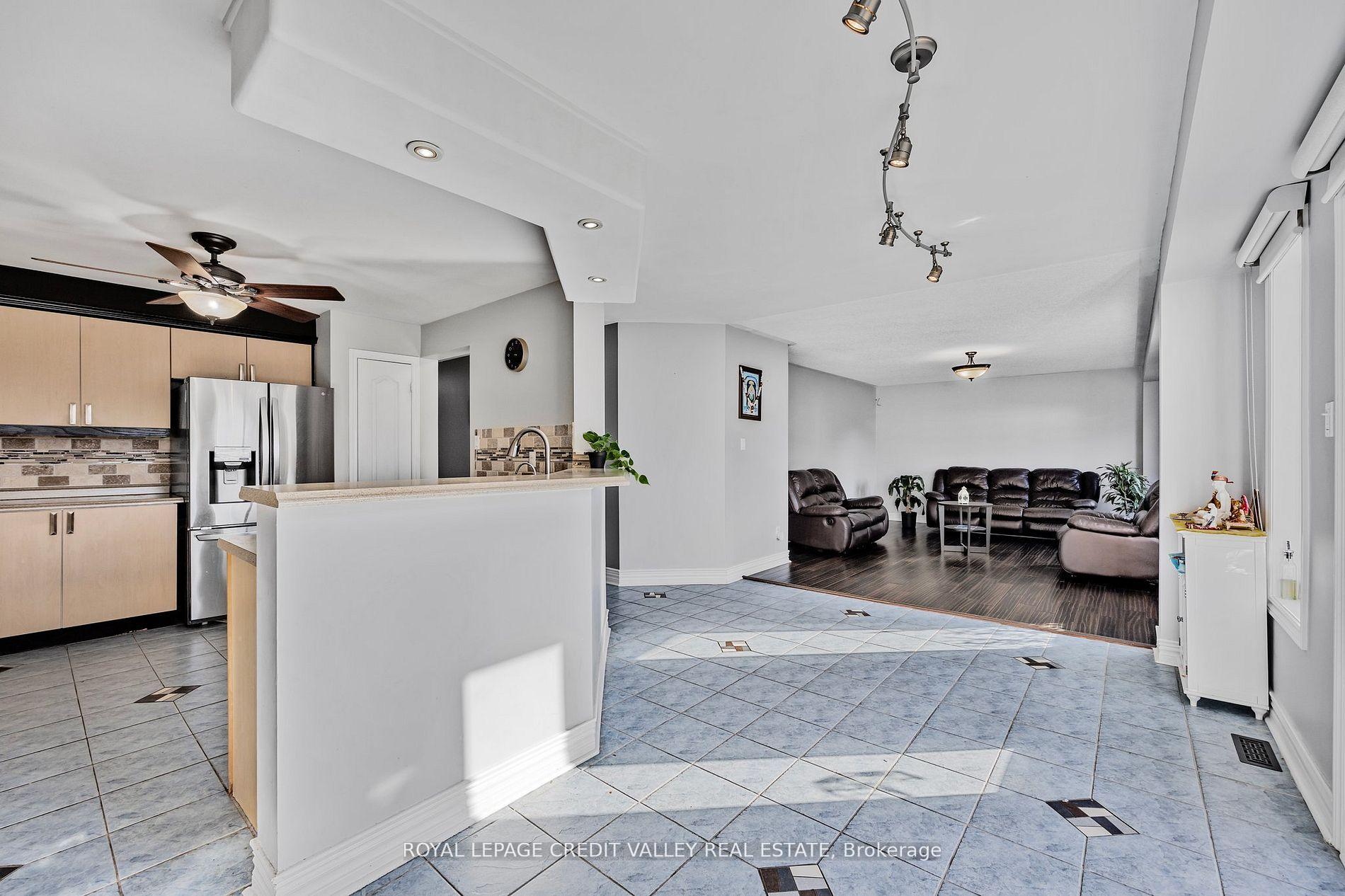 Photo 14 of 157 Succession Crescent, Barrie, Innis-Shore — HOMEH