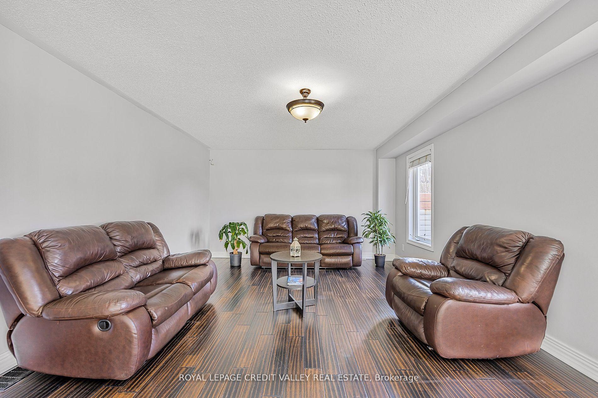 Photo 15 of 157 Succession Crescent, Barrie, Innis-Shore — HOMEH