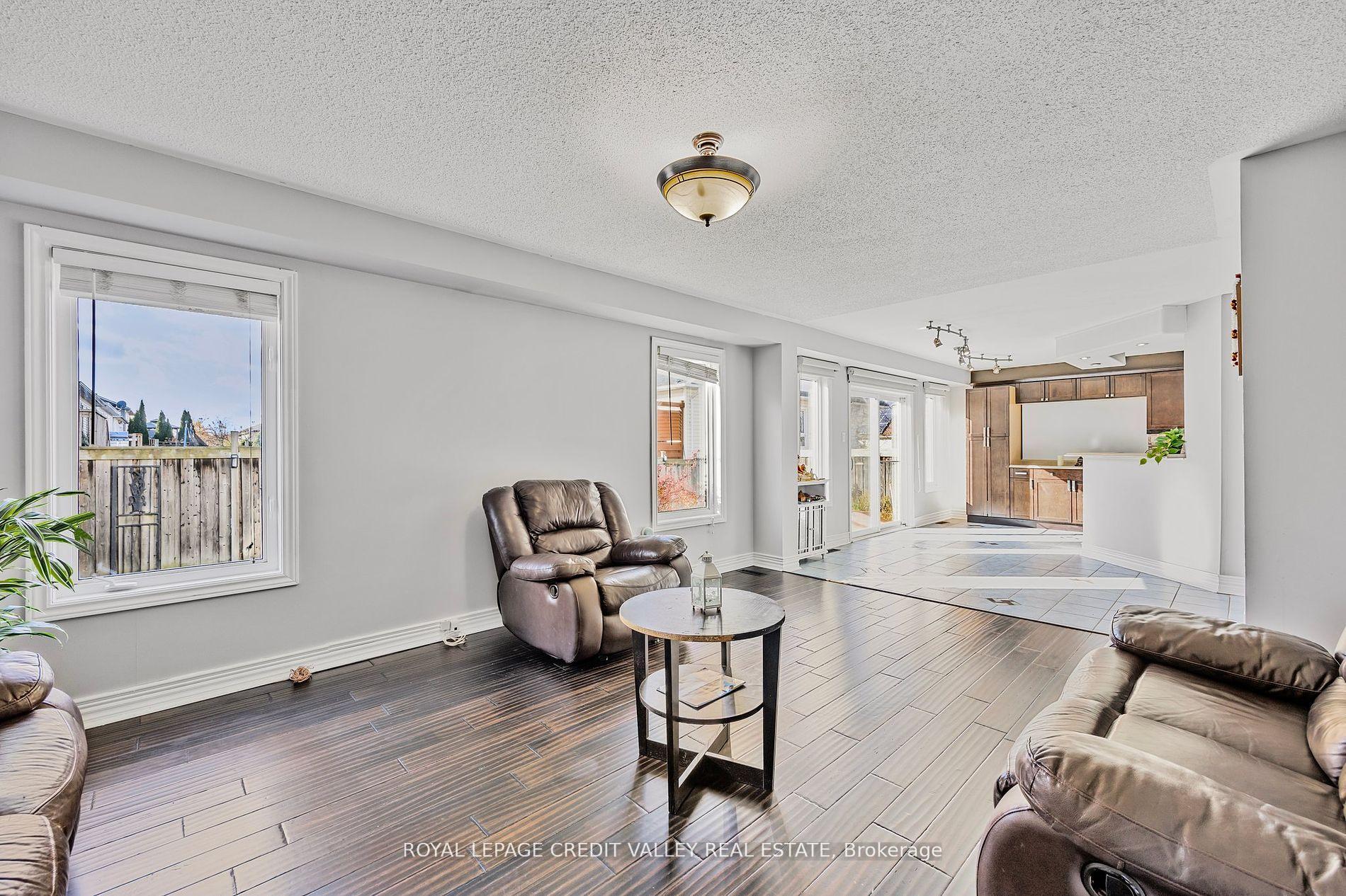 Photo 18 of 157 Succession Crescent, Barrie, Innis-Shore — HOMEH