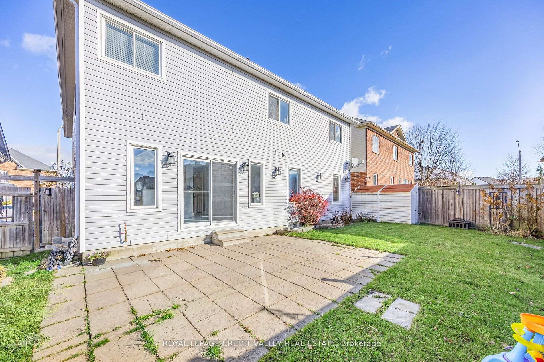 Photo 36 of 157 Succession Crescent, Barrie, Innis-Shore — HOMEH