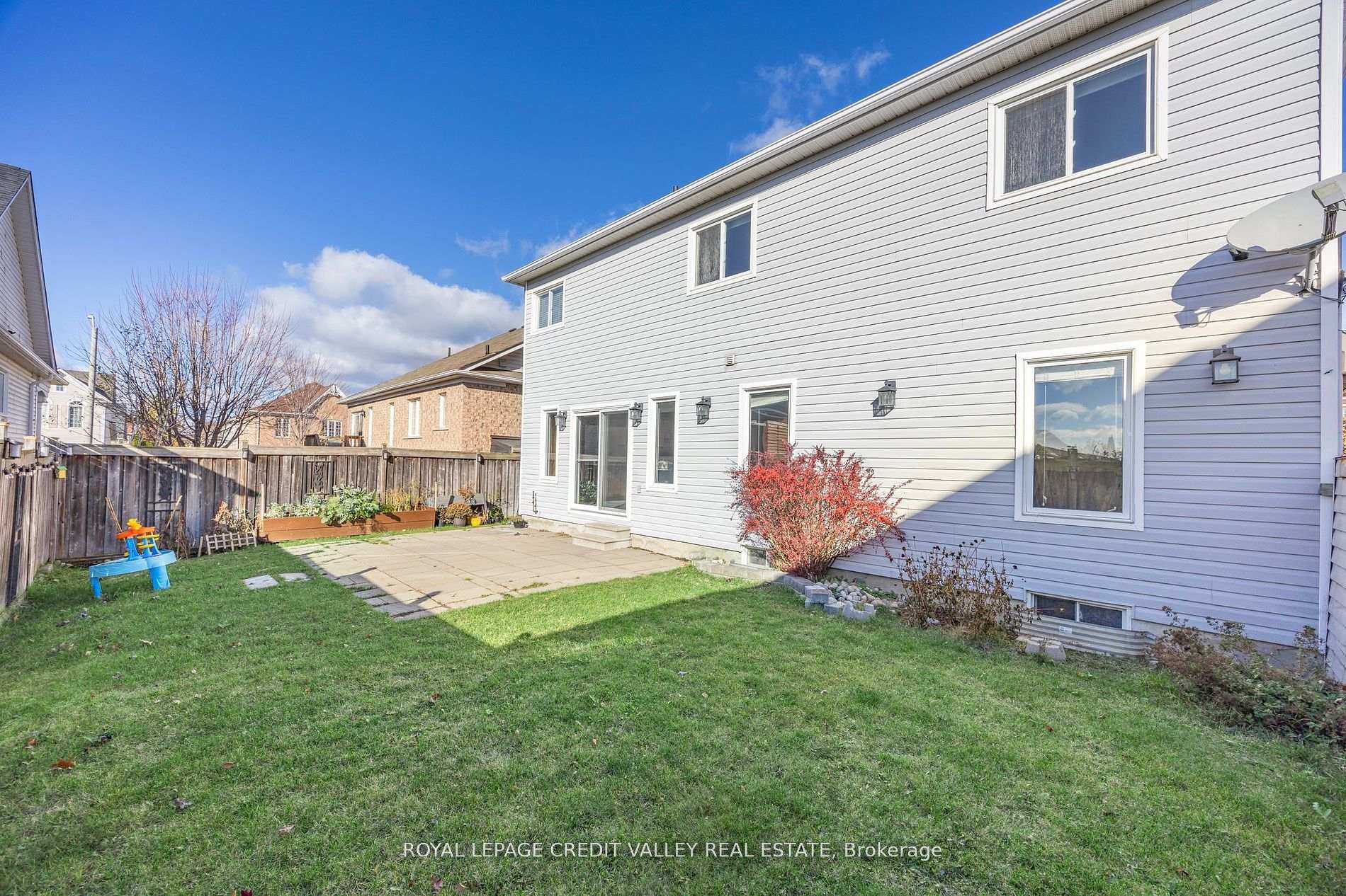 Photo 35 of 157 Succession Crescent, Barrie, Innis-Shore — HOMEH