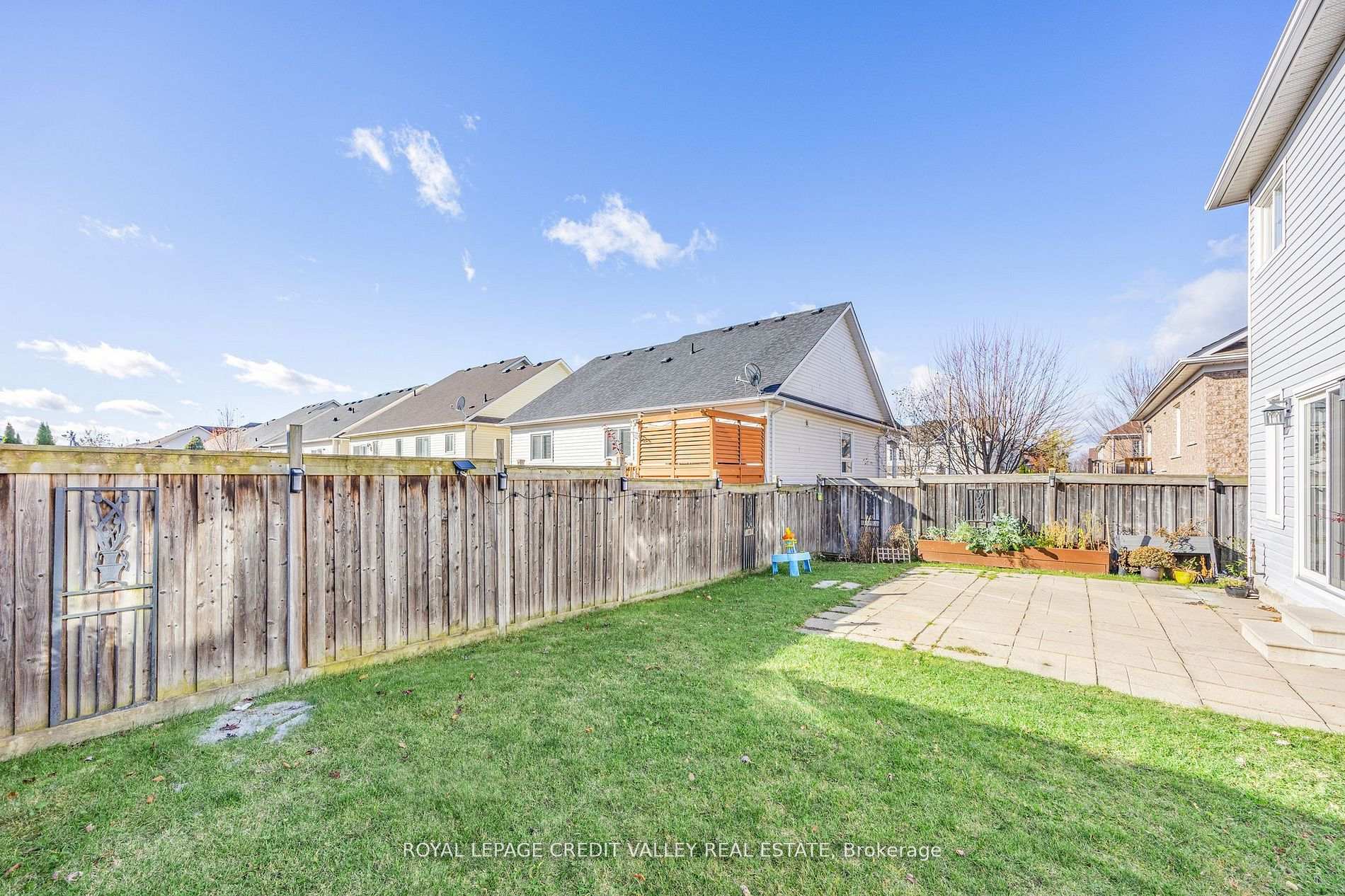 Photo 37 of 157 Succession Crescent, Barrie, Innis-Shore — HOMEH