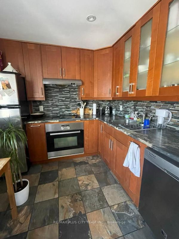Photo 4 of Unit 2nd Flr, 580 Dufferin Street, Toronto, Little Portugal — HOMEH