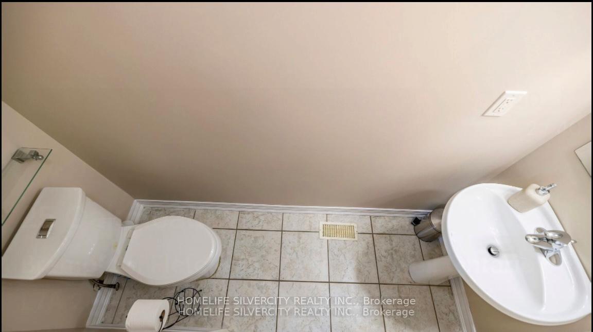 Photo 5 of 25 Oakmeadow Drive, Brampton, Fletcher's Meadow — HOMEH