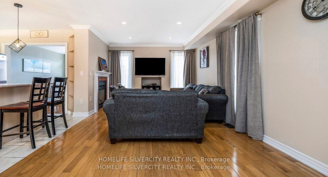 Photo 10 of 25 Oakmeadow Drive, Brampton, Fletcher's Meadow — HOMEH