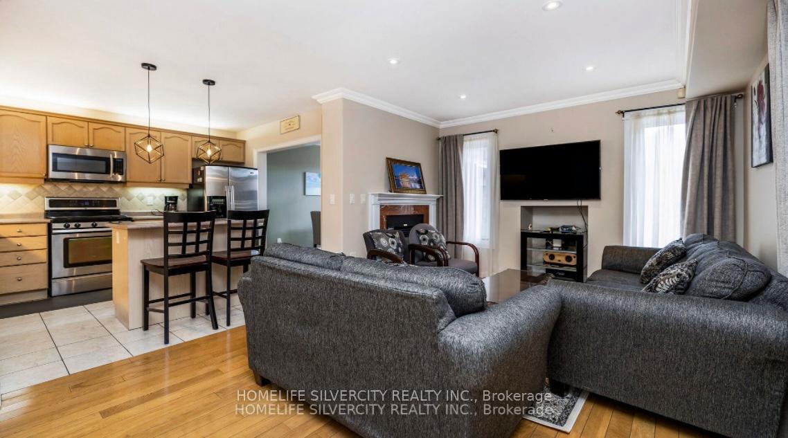 Photo 9 of 25 Oakmeadow Drive, Brampton, Fletcher's Meadow — HOMEH