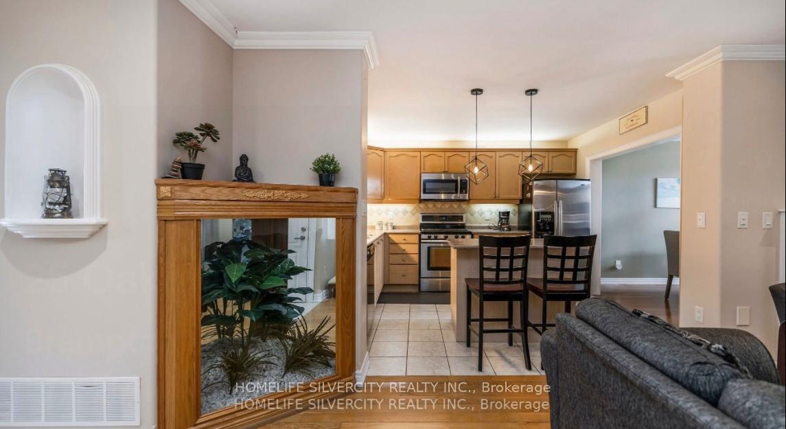 Photo 8 of 25 Oakmeadow Drive, Brampton, Fletcher's Meadow — HOMEH