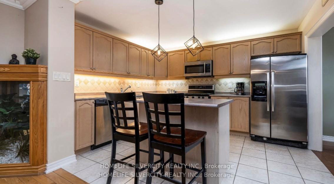 Photo 7 of 25 Oakmeadow Drive, Brampton, Fletcher's Meadow — HOMEH